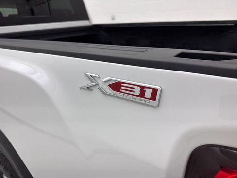 Used 2023 GMC Sierra 2500 SLT w/ SLT Premium Package image 21