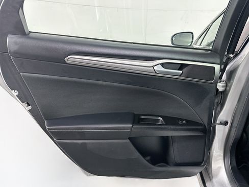 Used 2017 Ford Fusion SE image 25