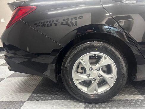 Used 2023 Hyundai Elantra SE FWD image 14