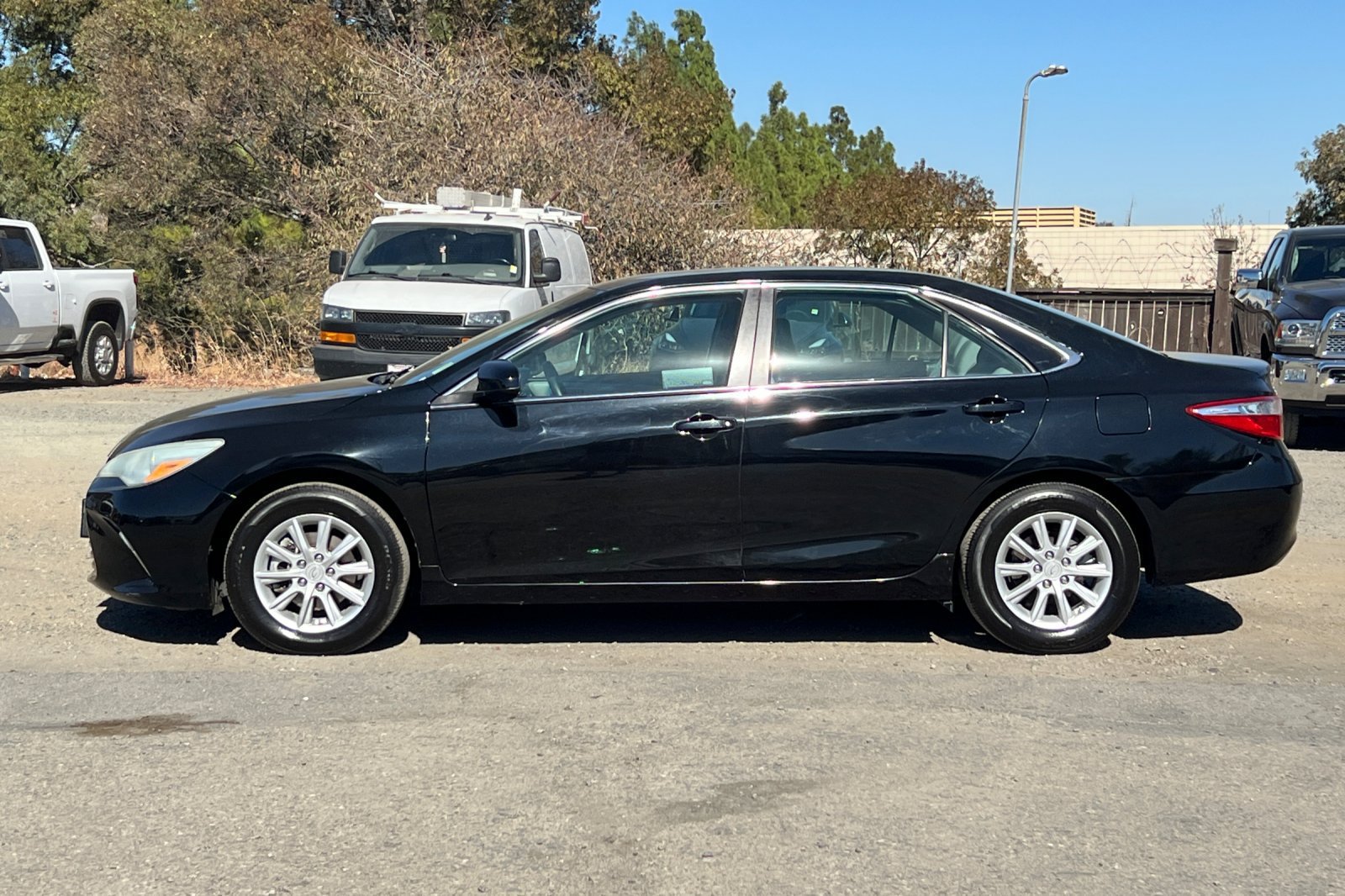 Used 2016 Toyota Camry LE FWD image 7