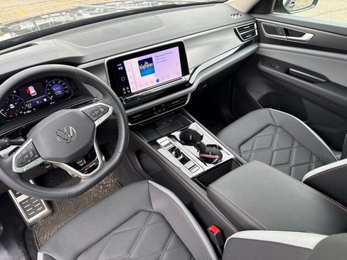 Used 2024 Volkswagen Atlas Peak Edition SEL AWD/4WD image 25