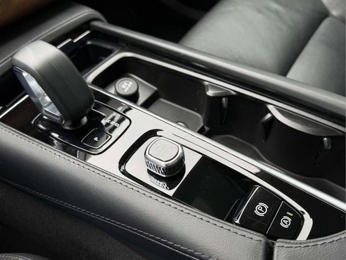 Used 2023 Volvo XC90 B5 Plus w/ Protection Package Premier image 6