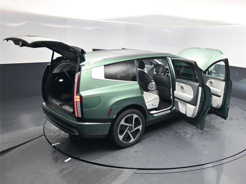 New 2026 Hyundai Ioniq 9 Calligraphy image 18