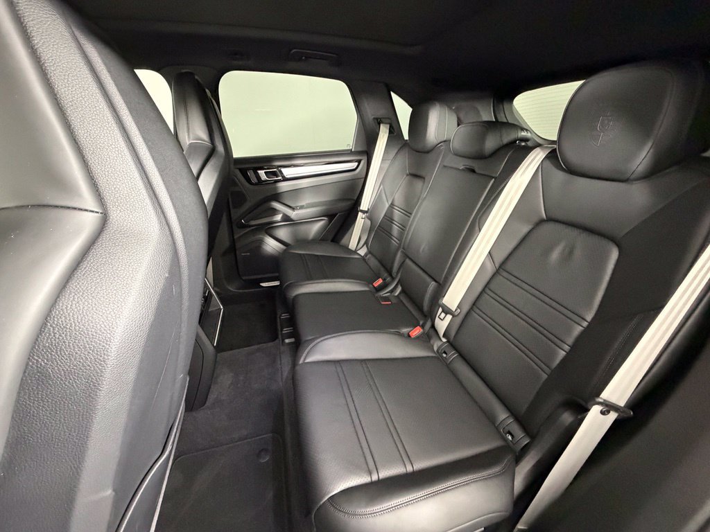 Certified 2022 Porsche Cayenne E-Hybrid AWD/4WD image 43