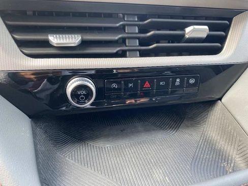 Used 2025 Ford Explorer Active RWD image 26