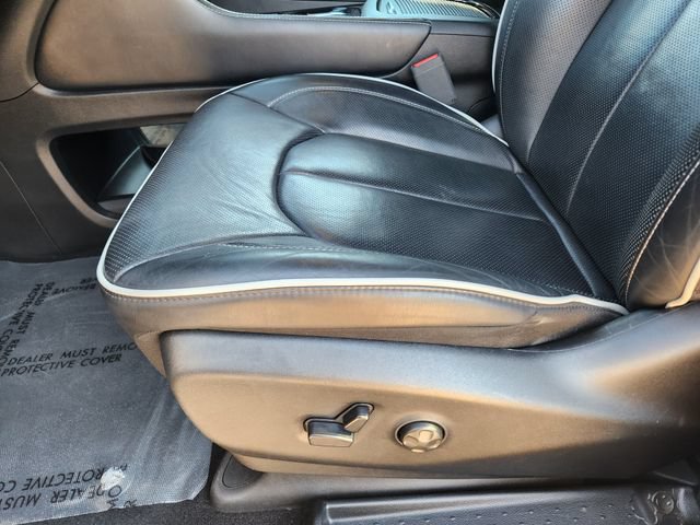 Used 2025 Chrysler Pacifica Limited FWD image 25