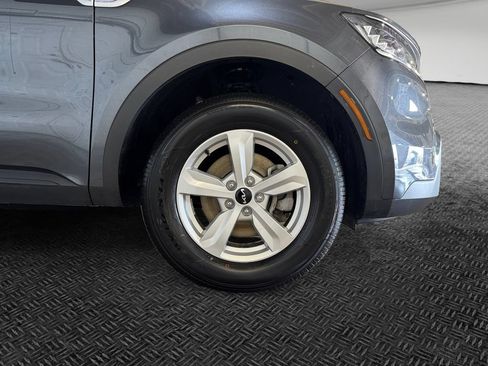 Used 2023 Kia Sorento LX AWD/4WD image 11
