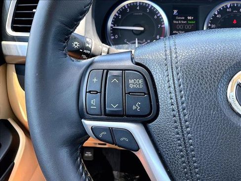 Used 2019 Toyota Highlander XLE FWD image 20
