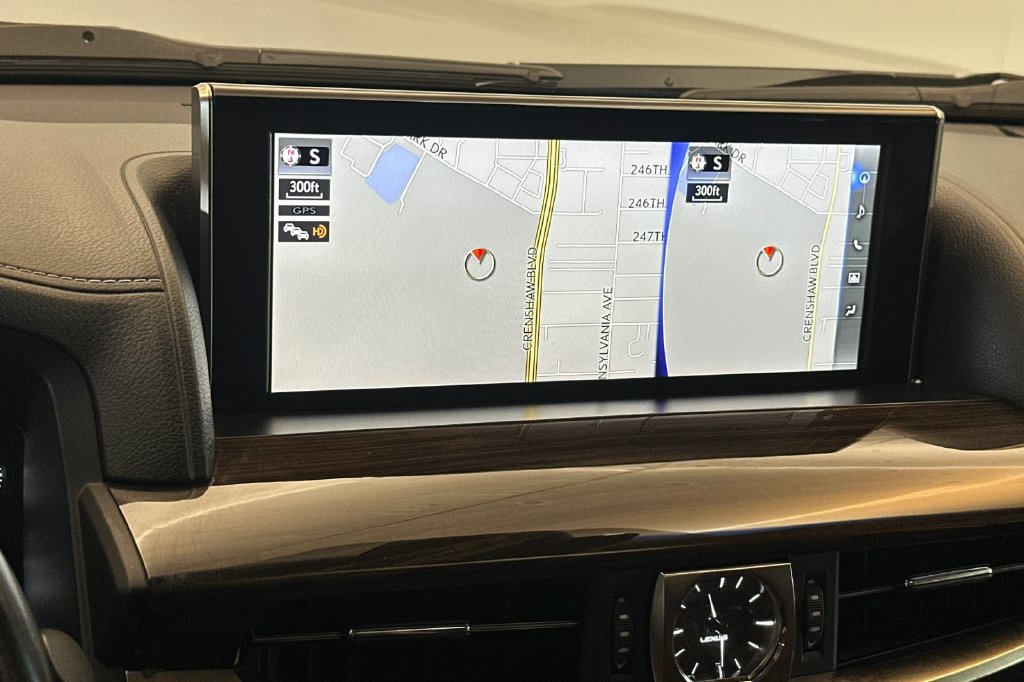 Used 2016 Lexus LX 570 4WD w/ Luxury Package image 21