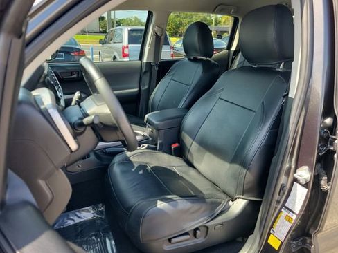 Used 2022 Toyota Tacoma SR5 w/ Technology Package RWD image 19