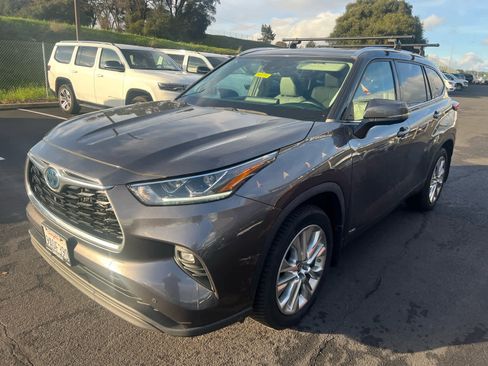 Used 2022 Toyota Highlander Limited image 5