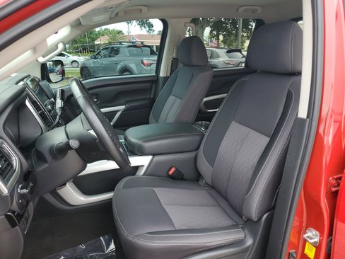 Used 2021 Nissan Titan SV w/ SV Convenience Package image 14