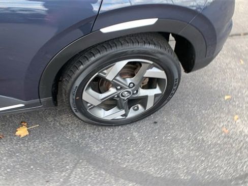 Used 2024 Hyundai Venue Limited image 27