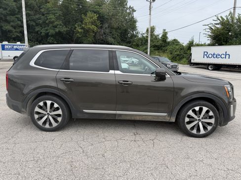 Used 2022 Kia Telluride EX w/ EX Premium Package FWD image 8