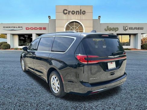 Used 2022 Chrysler Pacifica Touring-L w/ Uconnect Theater Family Group FWD image 5