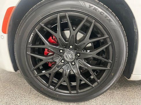 Used 2017 Chrysler Pacifica Limited image 23