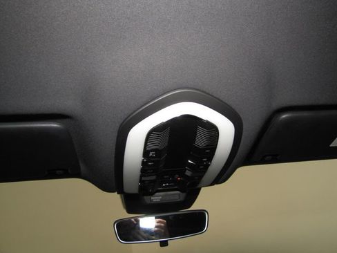 Used 2021 Porsche Macan image 17