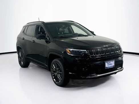 Used 2023 Jeep Compass High Altitude w/ Driver Assist Group I AWD/4WD image 3