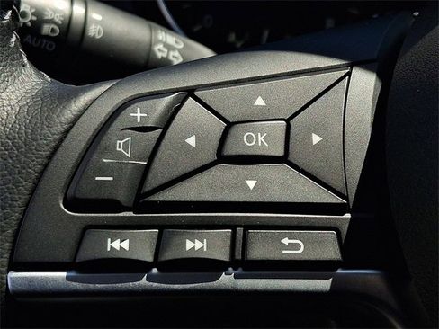 Used 2021 Nissan Rogue Sport SV image 21