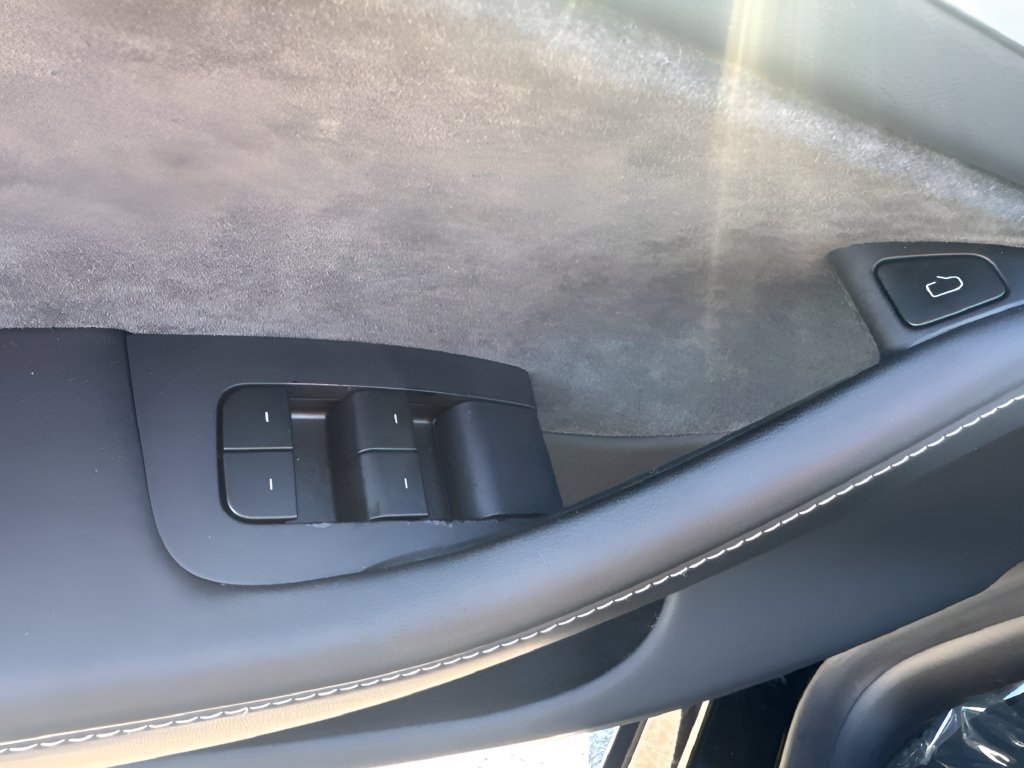 Used 2023 Tesla Model Y Long Range AWD/4WD image 27