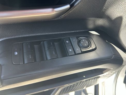 Used 2025 Toyota Tacoma TRD Sport AWD/4WD image 28