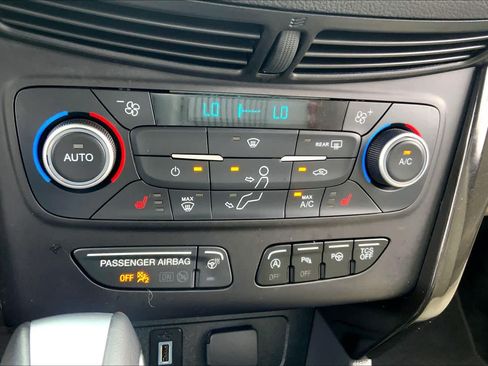 Certified 2018 Ford Escape SE w/ Ford Safe & Smart Package AWD/4WD image 30