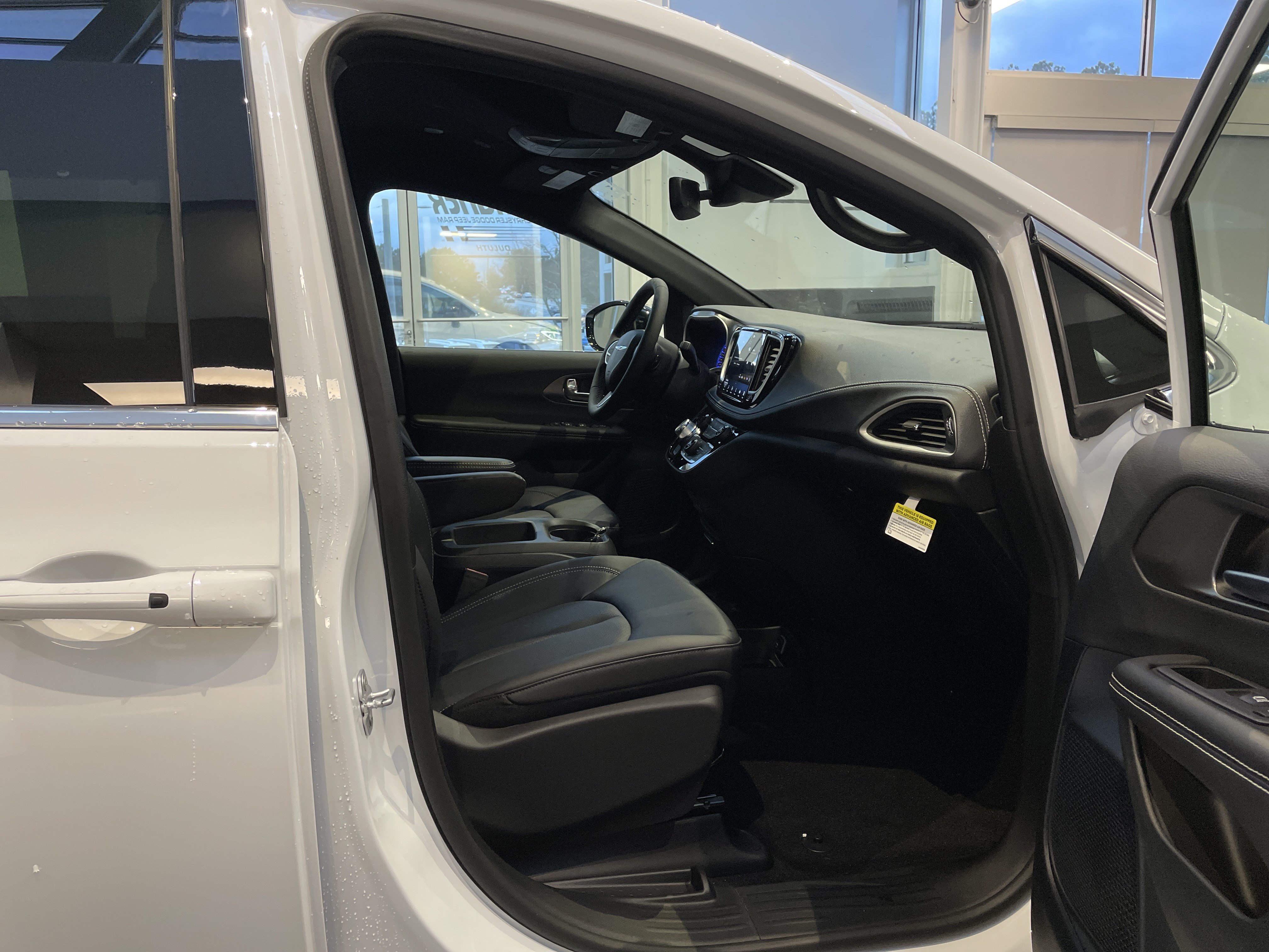 Used 2026 Chrysler Pacifica Select FWD image 37