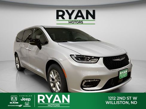 New 2026 Chrysler Pacifica Select AWD/4WD image 1