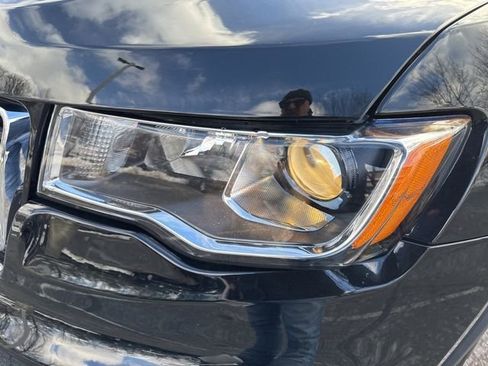 Used 2022 Jeep Grand Cherokee Limited image 30