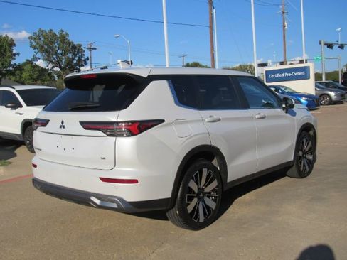 Used 2025 Mitsubishi Outlander SE image 6