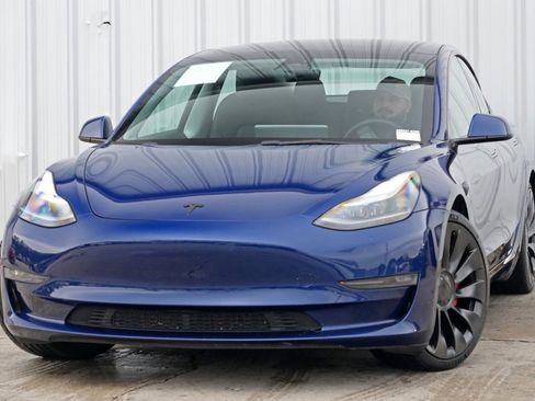 Used 2023 Tesla Model 3 Performance image 3