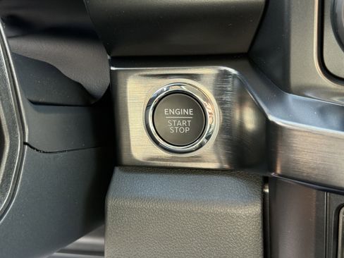 New 2026 Ford F250 Lariat w/ Black Appearance Package image 31