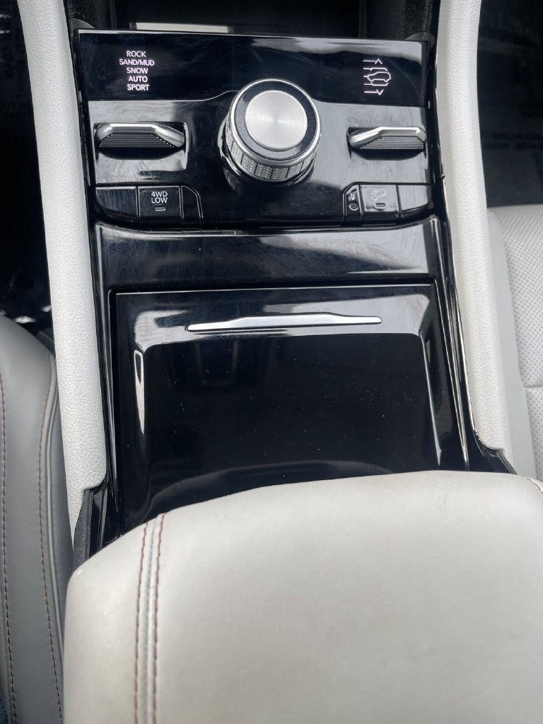 Used 2022 Jeep Grand Cherokee Overland w/ Luxury Tech Group IV AWD/4WD image 17
