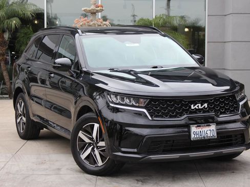 Used 2023 Kia Sorento S w/ Panoramic Sunroof Package image 1