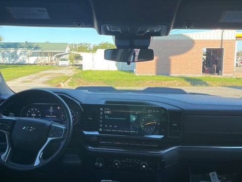Used 2023 Chevrolet Silverado 1500 LT Trail Boss AWD/4WD image 30