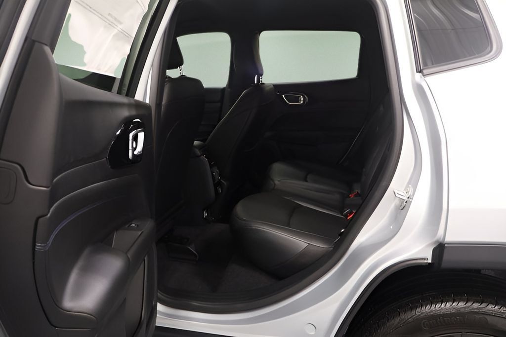 Used 2026 Jeep Compass Limited AWD/4WD image 15