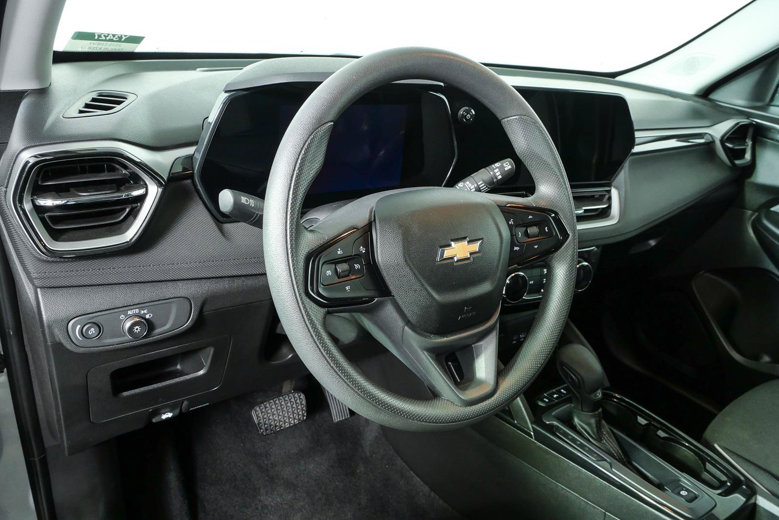 Used 2025 Chevrolet TrailBlazer LT AWD/4WD image 5