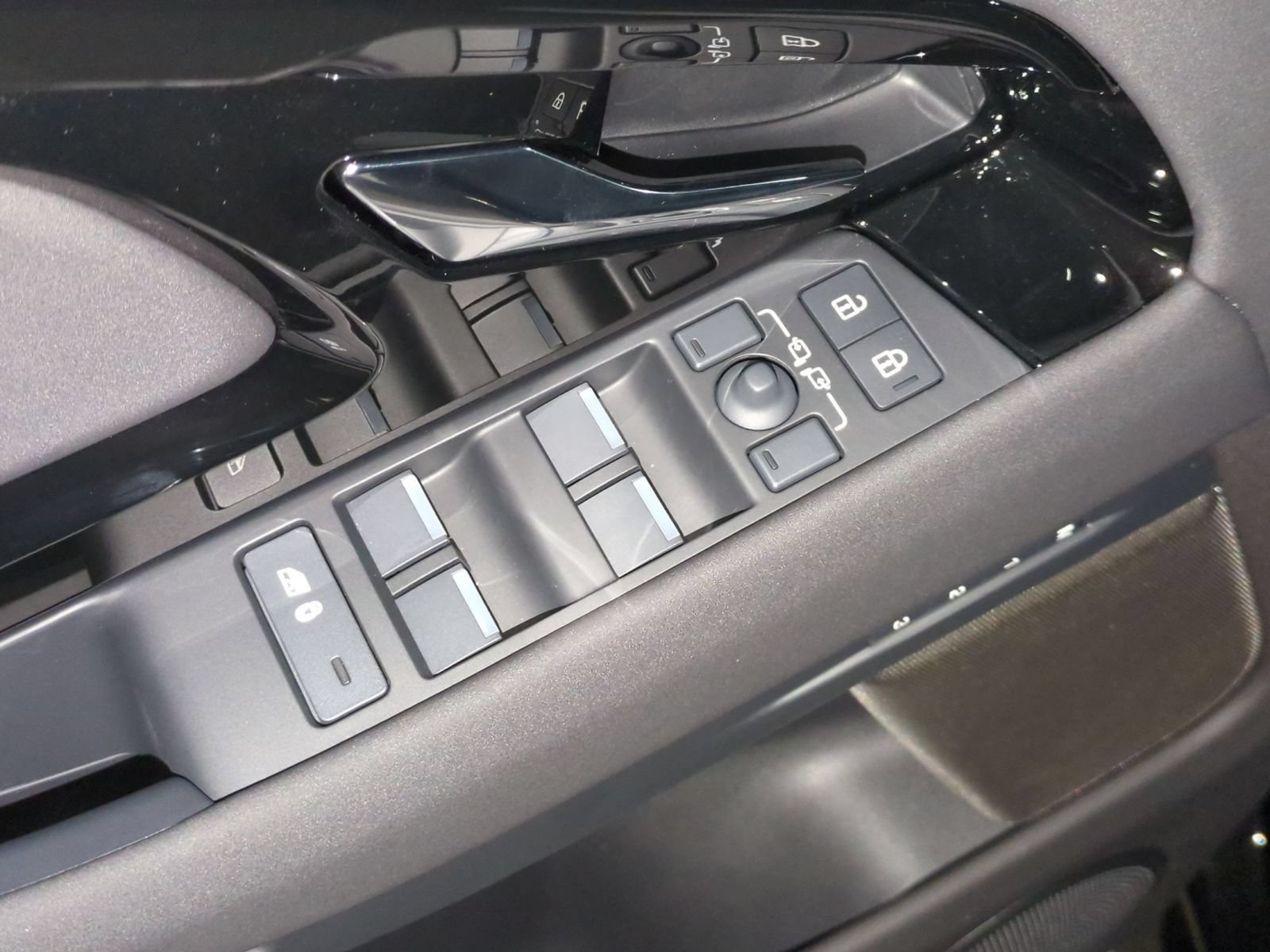 New 2026 Land Rover Range Rover Evoque S AWD/4WD image 12