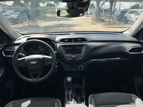 Used 2021 Chevrolet TrailBlazer LS FWD image 12