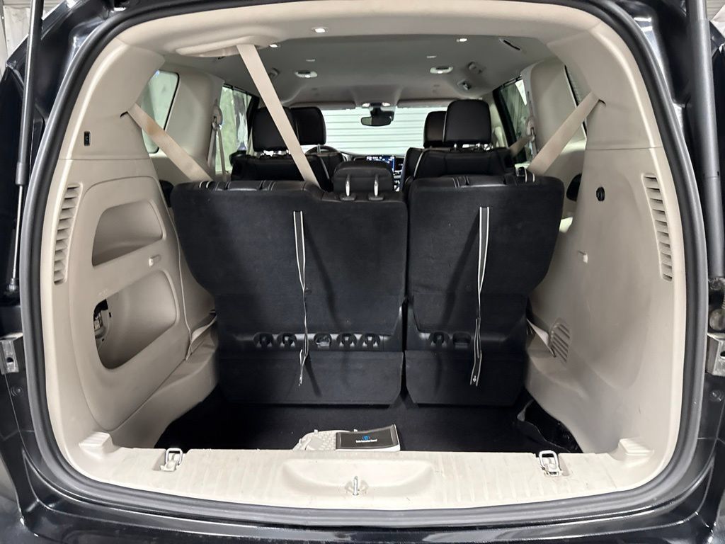 Used 2023 Chrysler Pacifica Touring-L FWD image 15