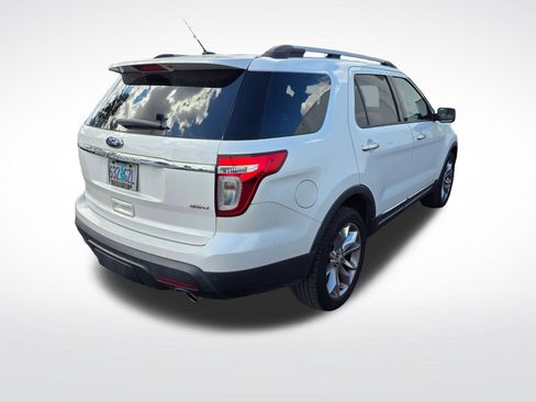 Used 2015 Ford Explorer XLT w/ Equipment Group 202A AWD/4WD image 5