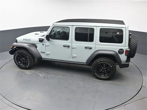 Used 2023 Jeep Wrangler Unlimited w/ Sun & Screen Package image 37