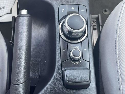 Used 2019 Toyota Yaris L FWD image 38