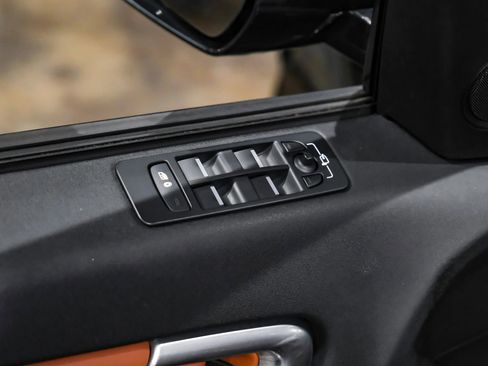 Used 2017 Land Rover Discovery Sport HSE Luxury image 38