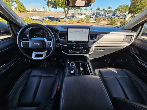 Used 2024 Ford Expedition XLT image 18