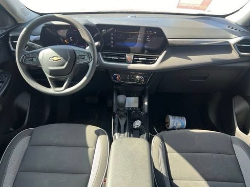 Used 2025 Chevrolet TrailBlazer LT w/ Driver Confidence Package AWD/4WD image 11