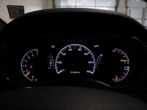 Used 2017 Jeep Grand Cherokee Altitude image 9