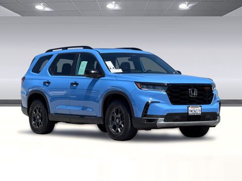 Used 2025 Honda Pilot TrailSport image 6