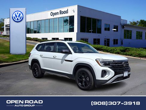 Used 2025 Volkswagen Atlas Peak Edition SE AWD/4WD image 1