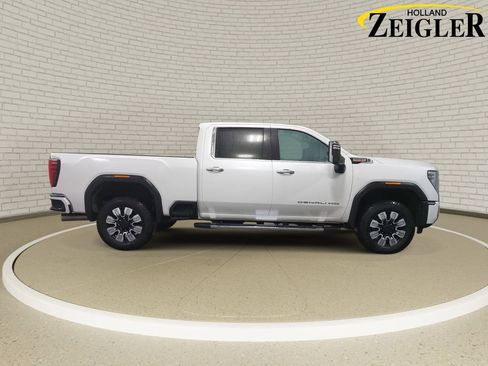 Used 2025 GMC Sierra 2500 Denali w/ Denali Reserve Package image 4